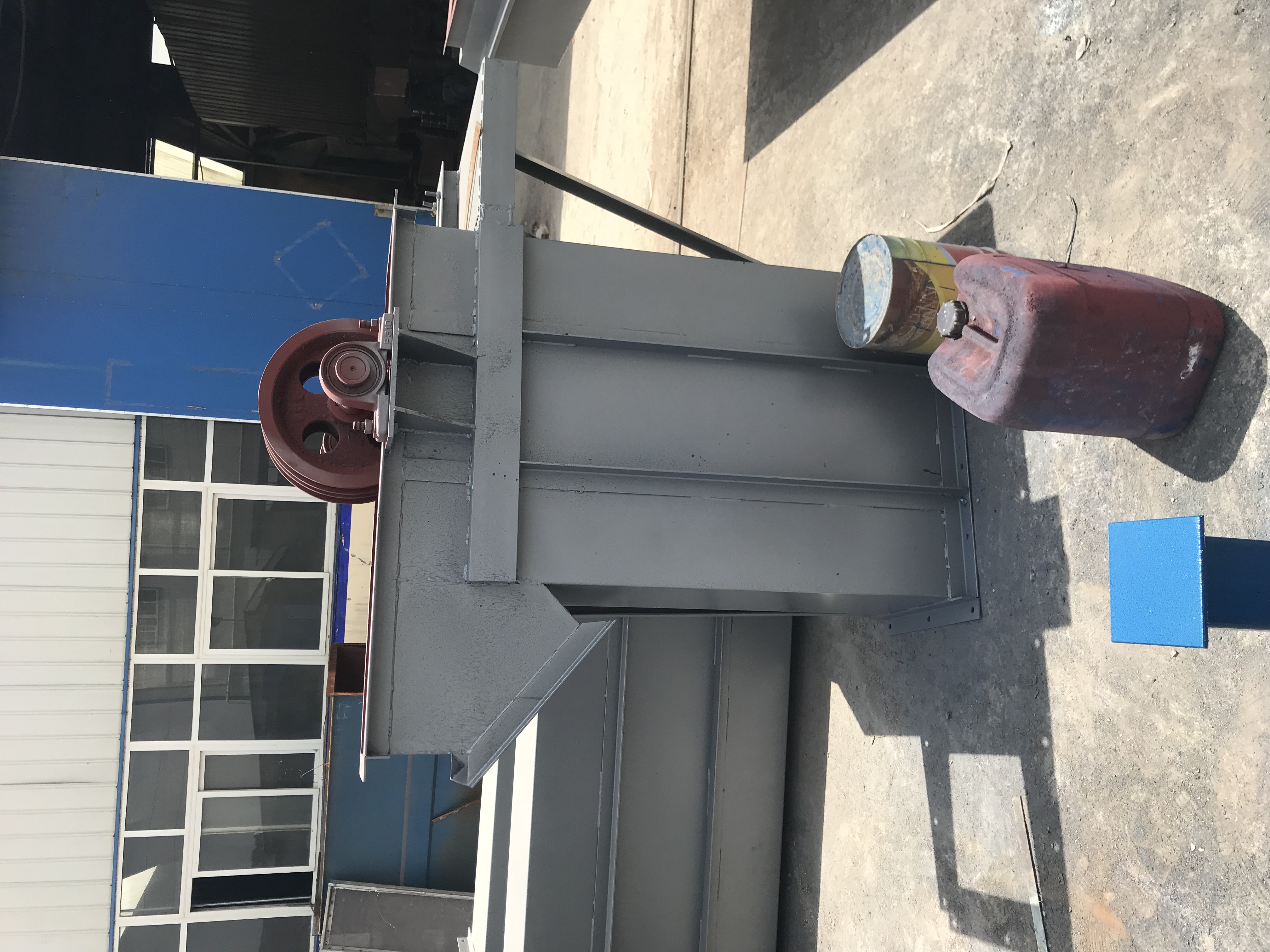 斗式提升機(jī)剎車、逆止、密封、潤(rùn)滑問(wèn)題都需要在設(shè)計(jì)