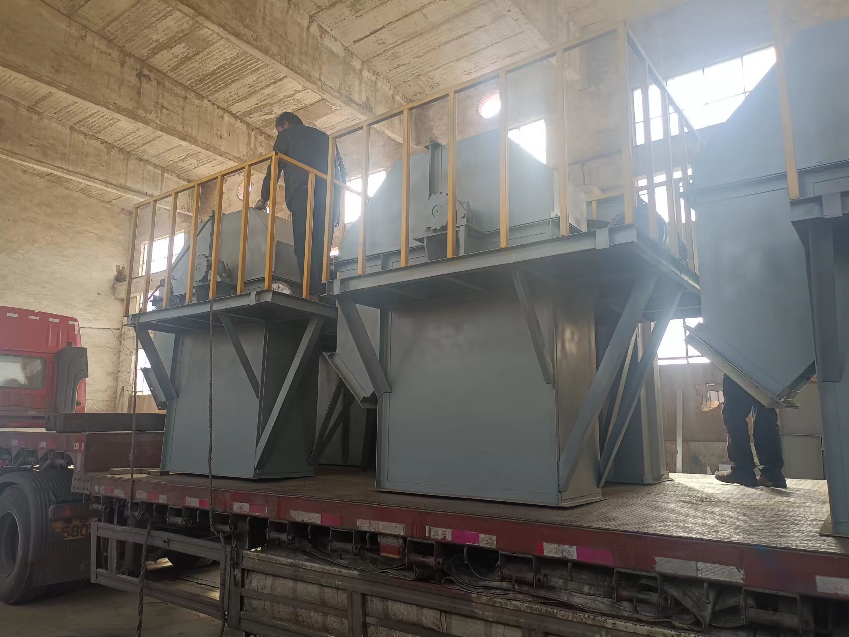 板鏈斗式提升機(jī)的型號(hào)需要根據(jù)哪些技術(shù)參數(shù)來(lái)確定？(z型斗式提升機(jī))